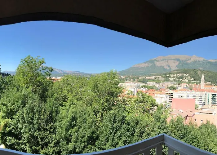 Appartement De Charme Idealement Situe