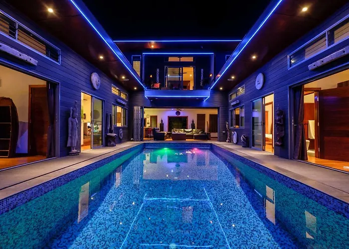 Stunning Villa With Ocean Views And Free Car