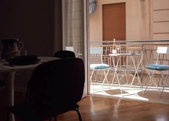 Laurus Apartments