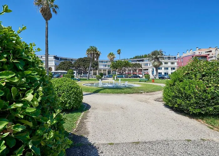 Beachfront Cascais,Estoril Apartment
