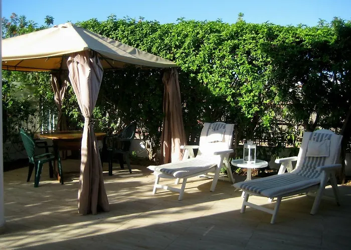Lacy Golf Apartments (Adults Only)