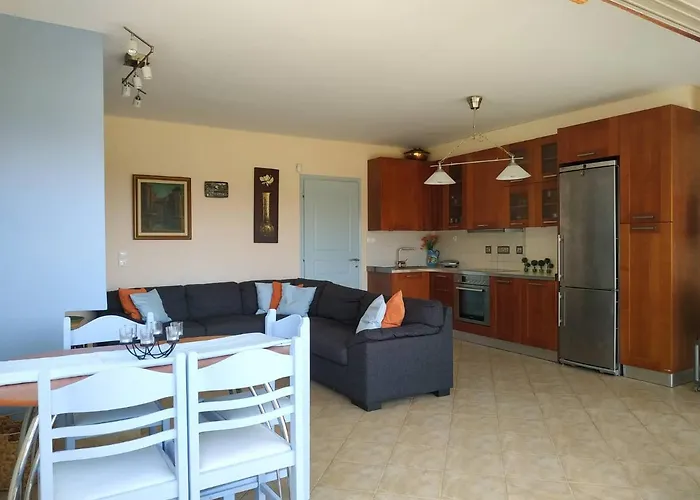 Beautiful House By The Sea,Loutraki Skaloma.