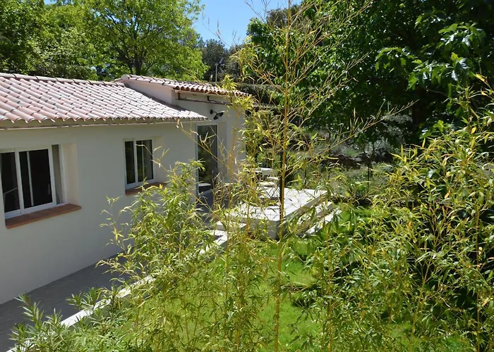Charmante Maisonnette Independante Avec Piscine A Goult