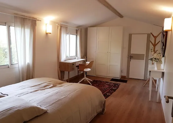Charmante Maisonnette Independante Avec Piscine A Goult