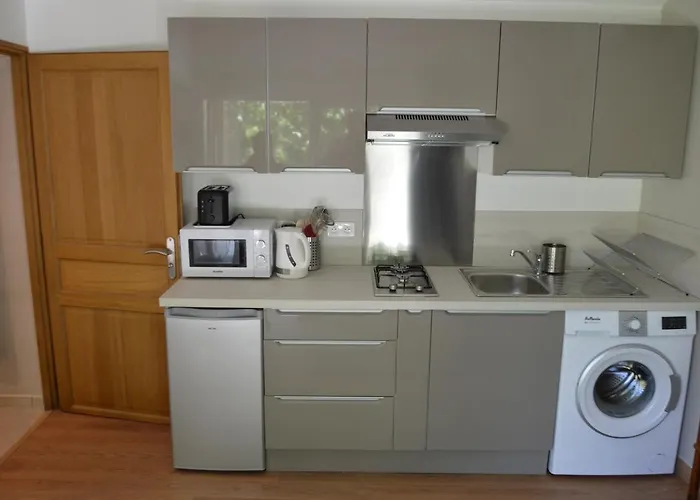 Charmante Maisonnette Independante Avec Piscine A Goult