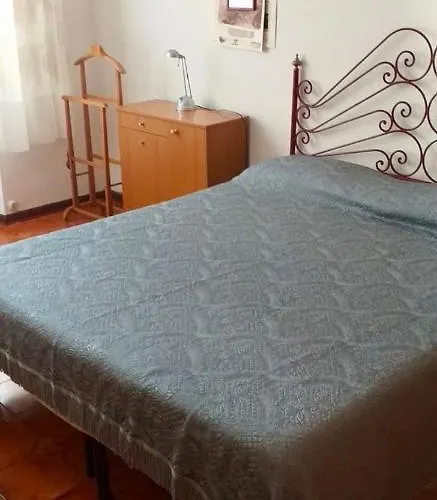 Via Serri 12 Appartamento