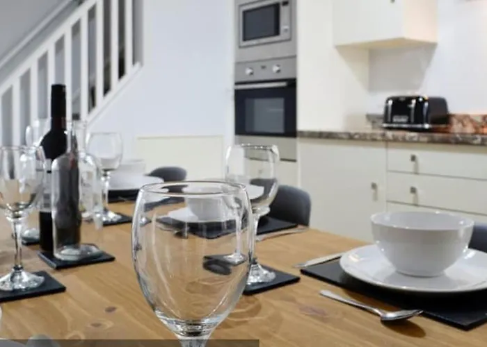 Swyn Y Mor Beach Close Pet Friendly Hot Tub