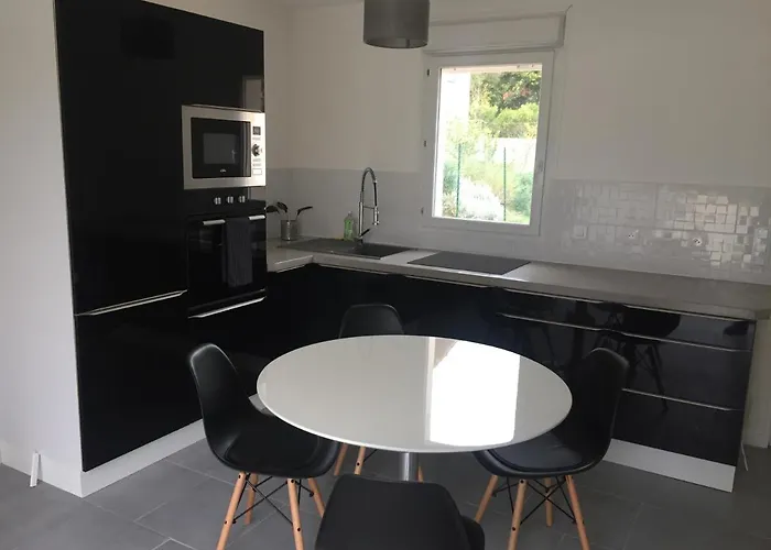 Maison Avec Jardin/Piscine - Quartier Residentiel
