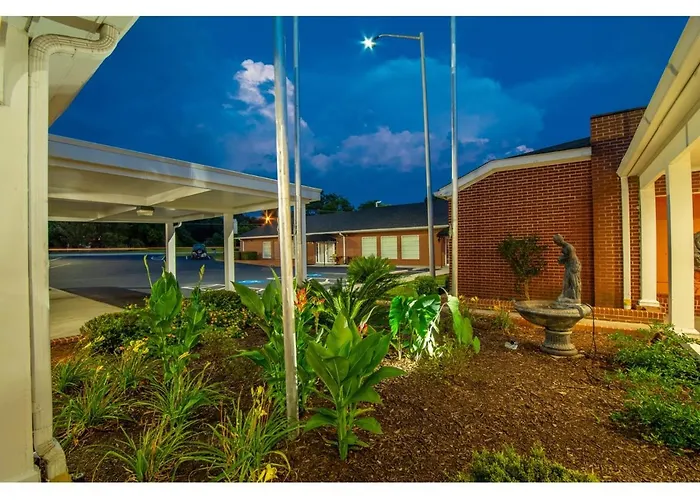 Winton Inn & Suites