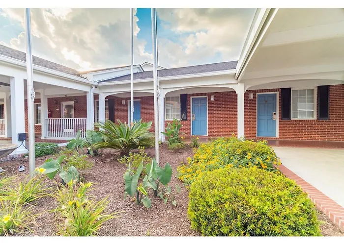 Winton Inn & Suites