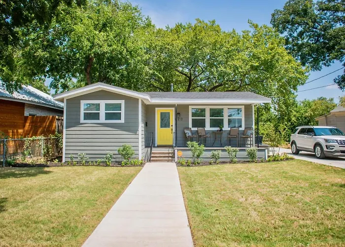 Walk To The Silos! 3 Bed 1960'S Bungalow Near Baylor