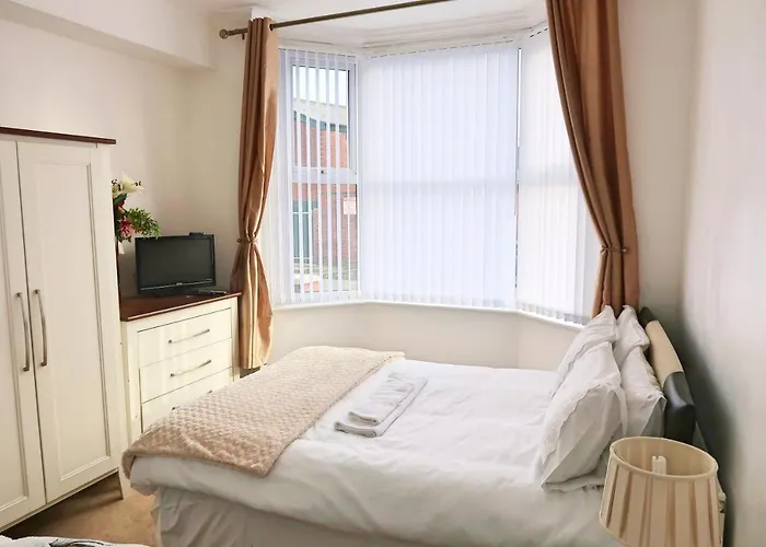 Whitburn Guest House About 7 Mins Walk To The City Free Internet Tv