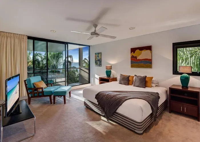 Waves 3 Luxury 3 Bedroom Endless Ocean Views Central Location + Buggy
