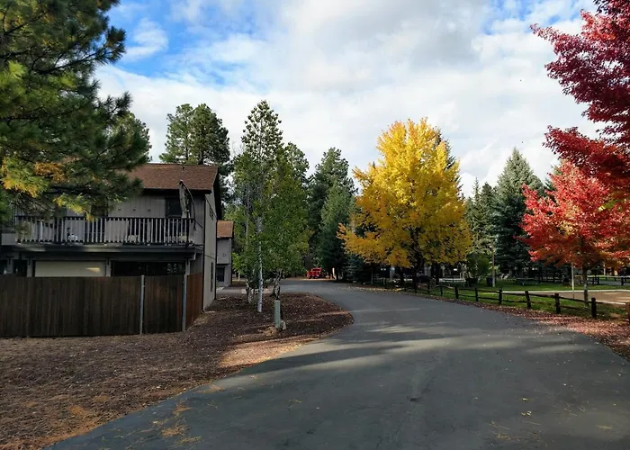 2Br Gated Escape With A Pool And Walk To Dining And Trails