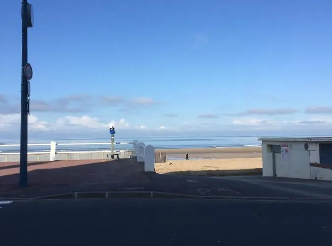 A Pied, 300M De La Plage Et 500M Du Village