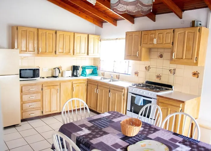 Tropical Breeze Vacation Home And Apartments