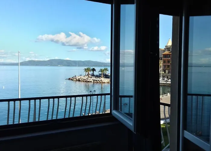 Ampio Monolocale Con Balcone Fronte Mare