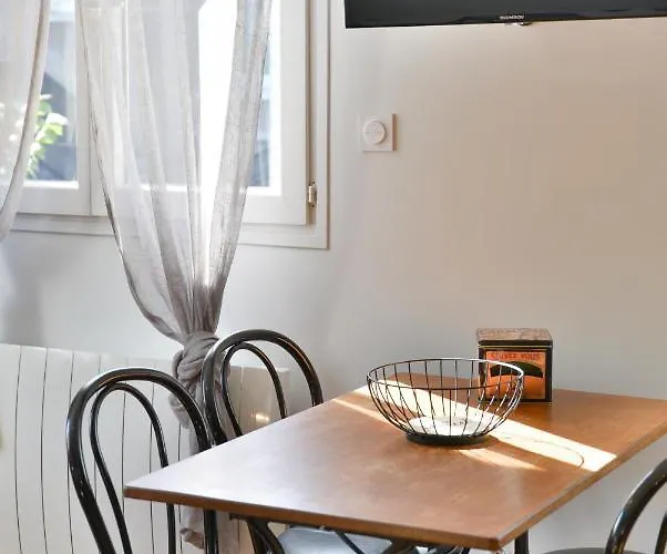 Guest House " Gite L'Atelier Du 6"- Calme - Jardin