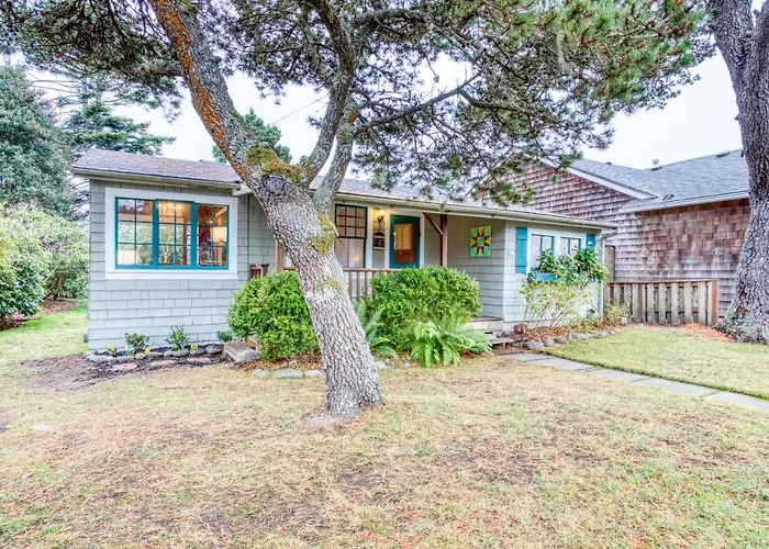 Seaside Classic Cozy Bungalow