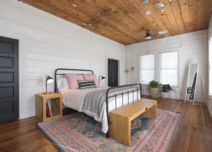 Restored 1930S Uptown Bungalow 2 Min. To Magnolia