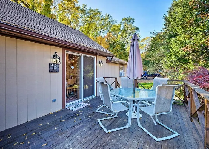 Walk To Beach! Bolton Landing Cottage W/ Deck