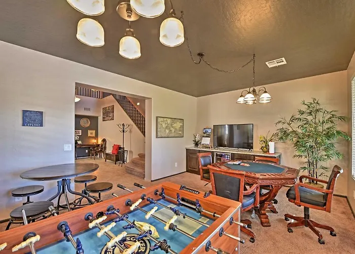 Heated Pool, Fire Pit & Game Room: Surprise Home