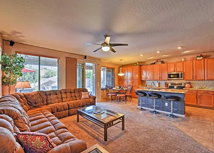Heated Pool, Fire Pit & Game Room: Surprise Home