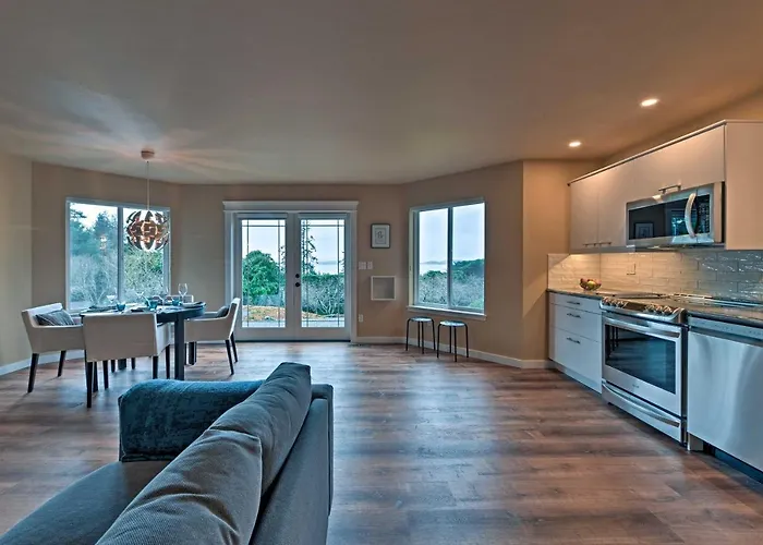 Airy Home Near Anacortes W/ San Juan De Fuca Views