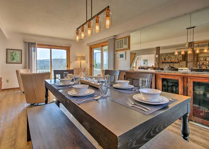 Hot Tub & Moat Mtn Views: North Conway Townhouse