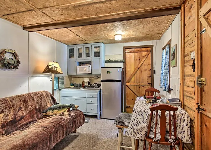 Rustic Hayward Cabin With Spider Lake Access!