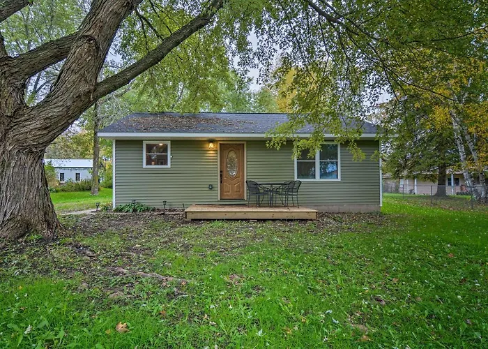 Pet-Friendly Petoskey Area Cabin, Walk To River!
