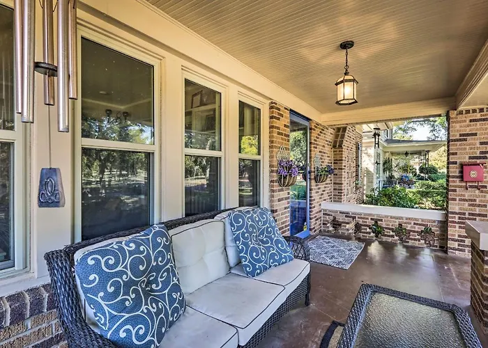 Walk To Midwestern State: Wichita Falls Cottage!
