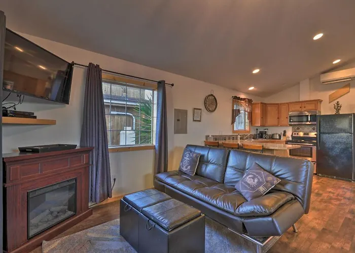 Coastal Retreat In Long Beach: Walk To Attractions