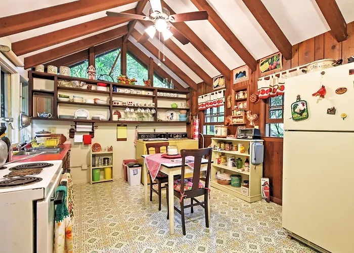 Creekside Cottage: Blue Ridge Mountain Escape!