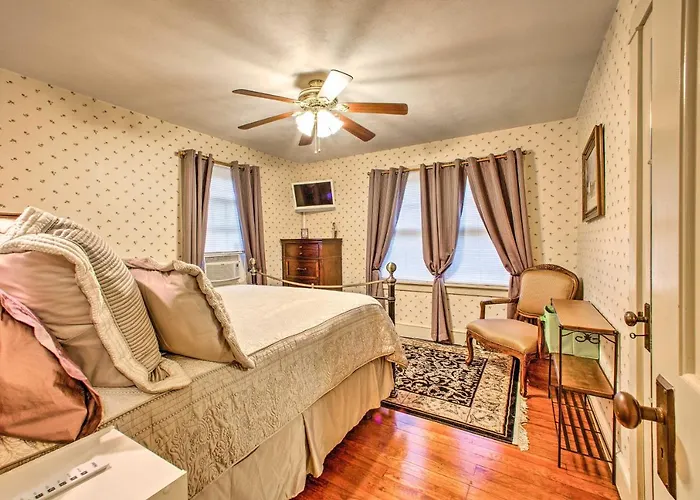 Whimsical Lancaster Home - 4 Mi To Sight & Sound