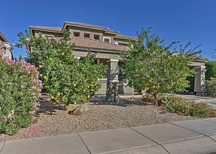 Heated Pool, Fire Pit & Game Room: Surprise Home