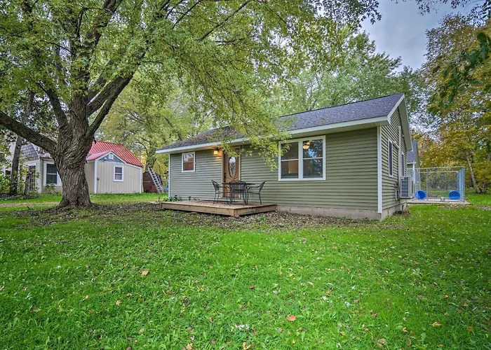 Pet-Friendly Petoskey Area Cabin, Walk To River!