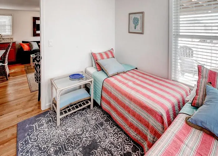 Recently Renovated Lbi Apt W/ Deck On Beach Block!