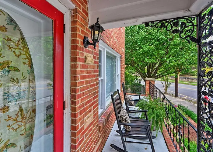 New Bern Home W/ Yard, Grill + Walkable Location