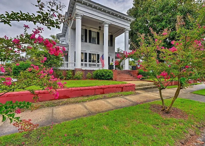New Bern Home W/ Yard, Grill + Walkable Location