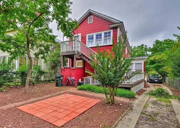 New Bern Home W/ Yard, Grill + Walkable Location