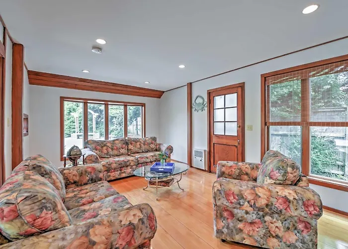 Walk To Beach! Hyannis Family Haven W/ Deck