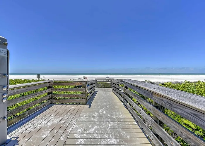 Marco Island Condo W/ Patio: Steps To Beach Access