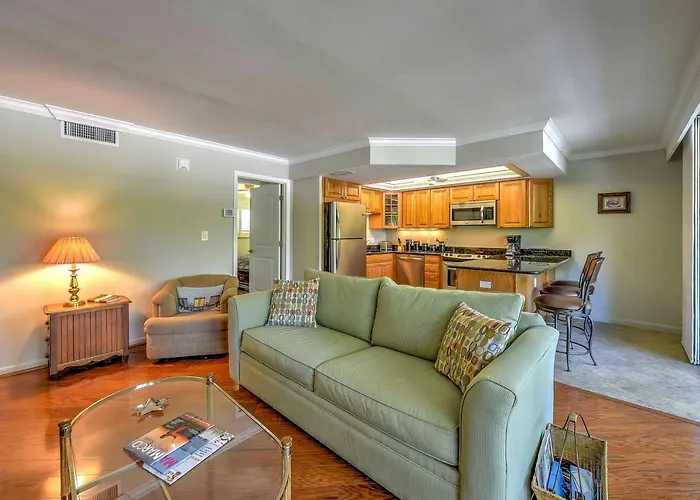 Marco Island Condo W/ Patio: Steps To Beach Access