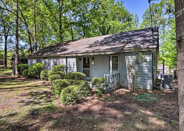 Lakefront Milledgeville Cabin: Private Dock, Porch