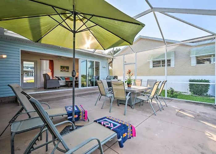 Lovely Lady Lake Home W/ Resort Amenities & Lanai!