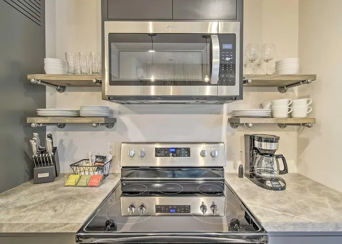 Elkhart Lake Townhome, Mins To Road America!