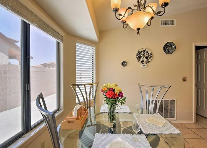 Walk To Nfl Games: Glendale Home Near Golf