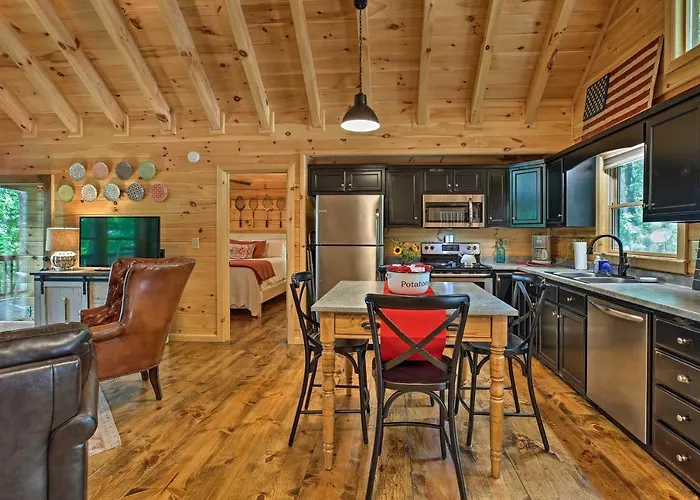 A Sunset Dream' - Upscale Blue Ridge Cabin!