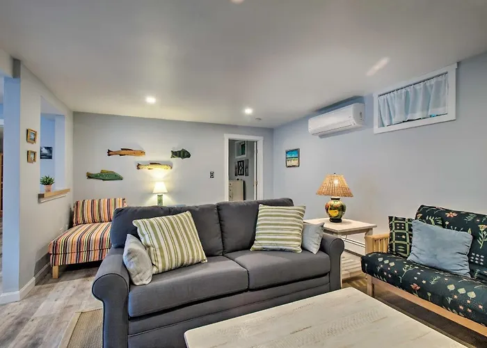 Martha'S Vineyard Apt ~ 1 Mile To Inkwell Beach!
